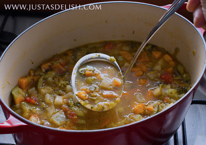 Minestrone (Vegetable Soup) | Justasdelish.com